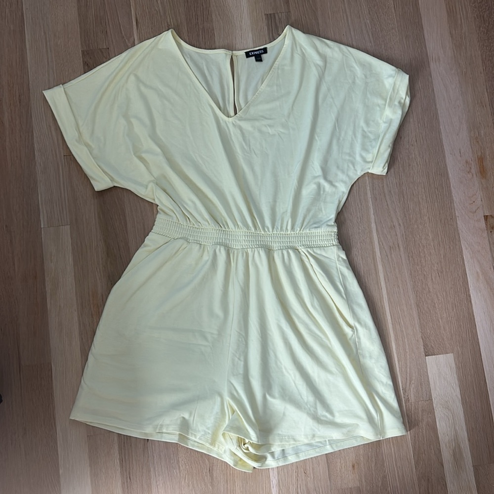 Express Soft V-Neck Light Yellow Romper 
Casual Comfy Stretchy Lounge
Size Large